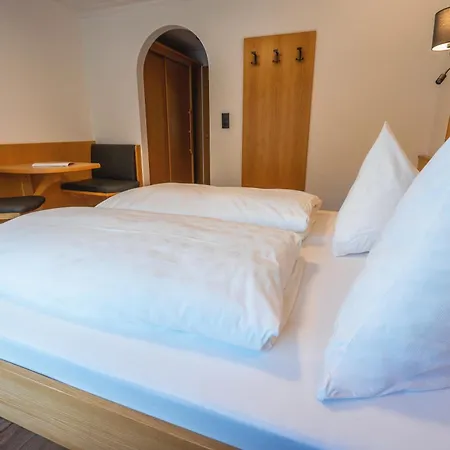 לינה וארוחת בוקר Haus Markus